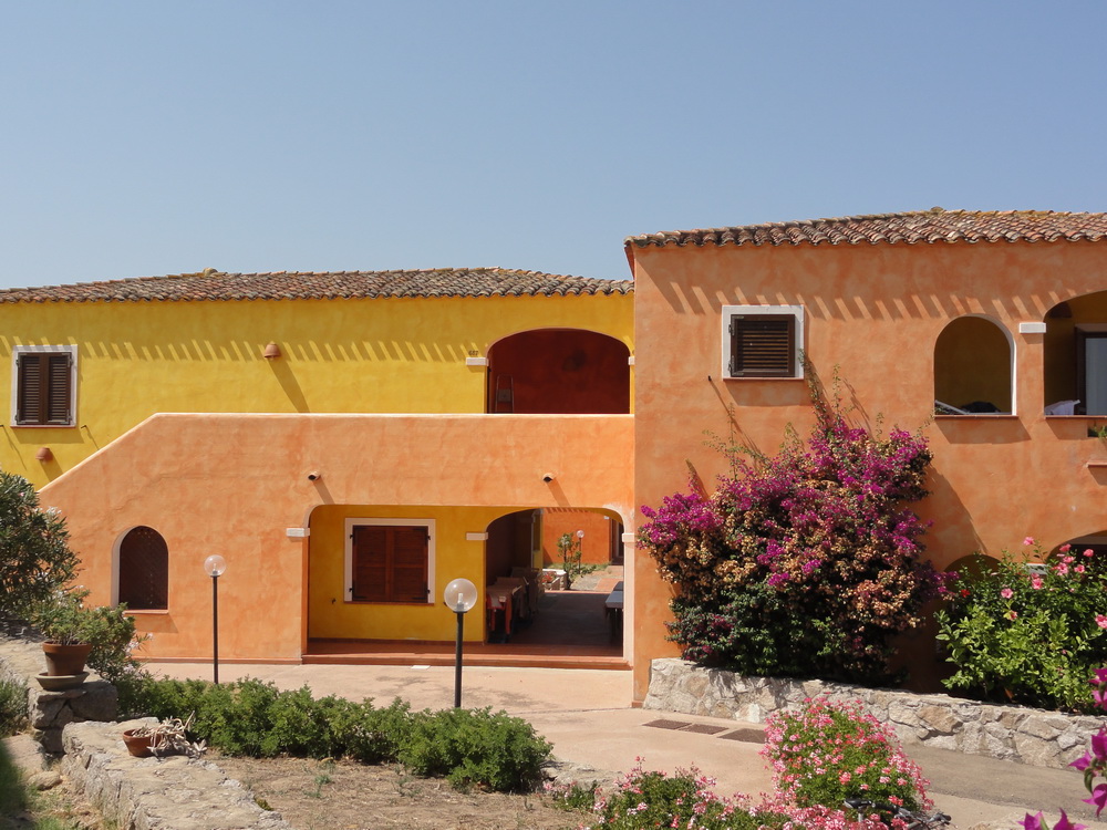 Esterni degli appartamenti per vacanze in Sardegna in stile gallurese